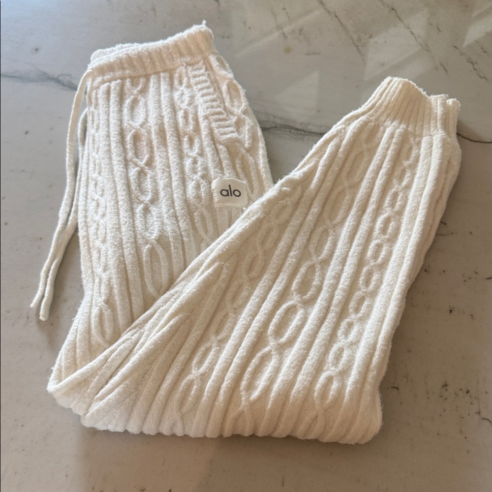 ALO Cream Cable Knit Joggers with Drawstring and Pockets